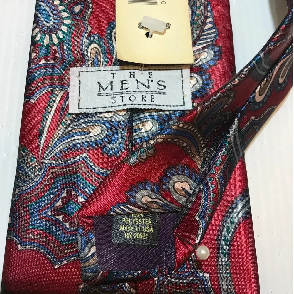 NWT The Men’s Store Vintage Red Paisley Short Wide Mens Necktie